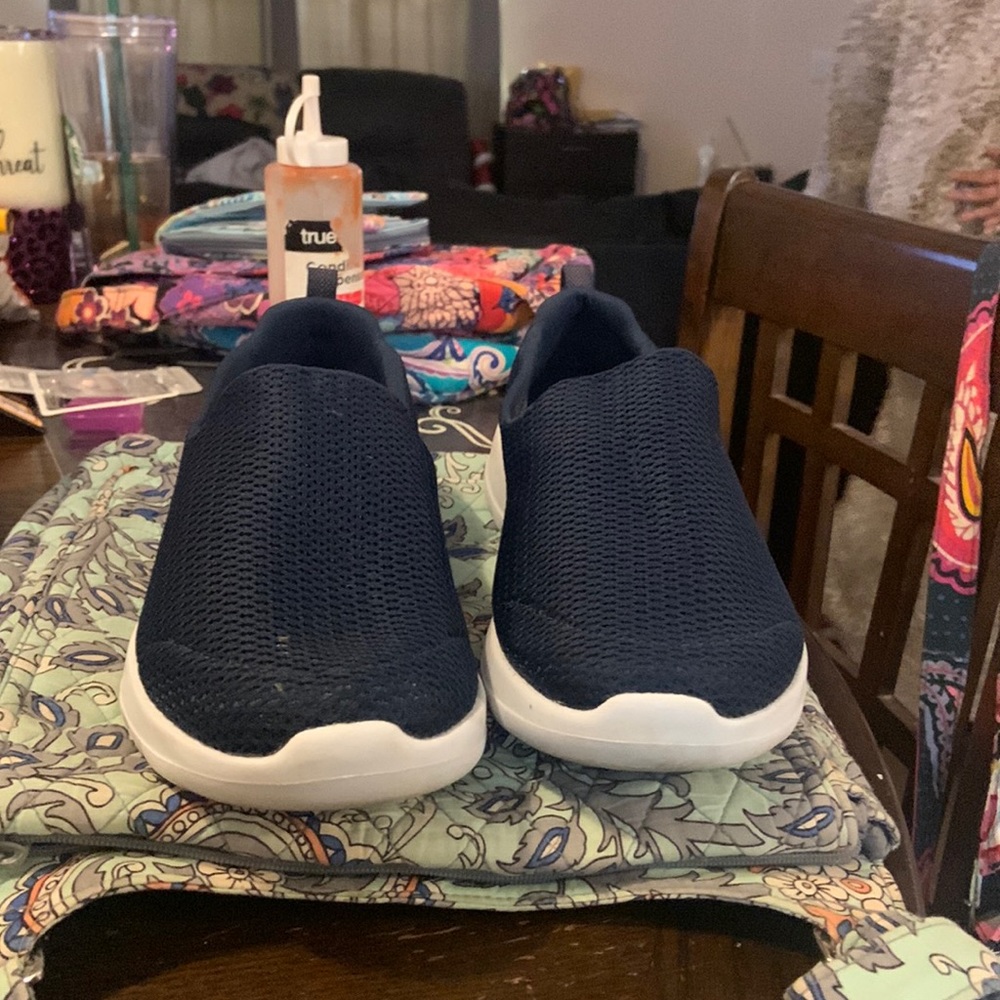 Sketchers go walk size 9